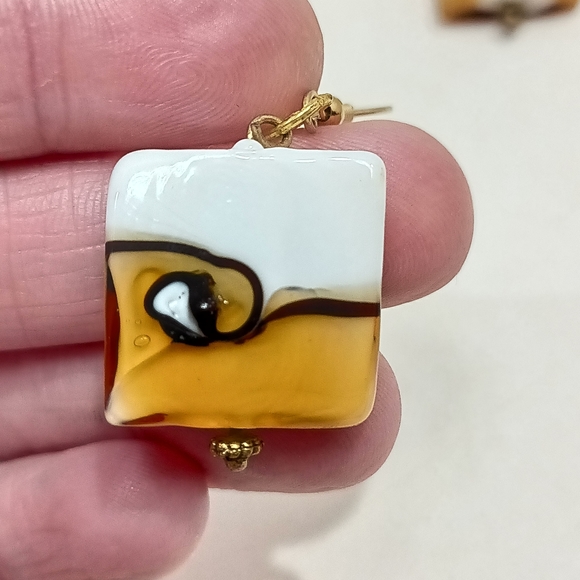 Lampwork Glass Bead Dangle Earrings Gold Tone Square Glass Bead Vintage - Picture 3 of 3